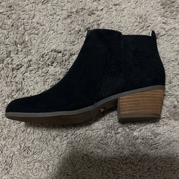Cute black booties - Picture 1 of 3